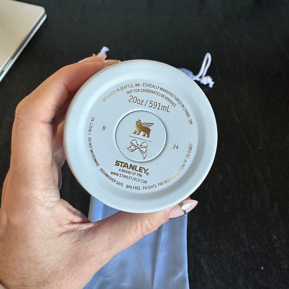 Stanley X LoveShack Fancy The All Day Slim Bottle 20 OZ Everblooming Rosette - Picture 3 of 4